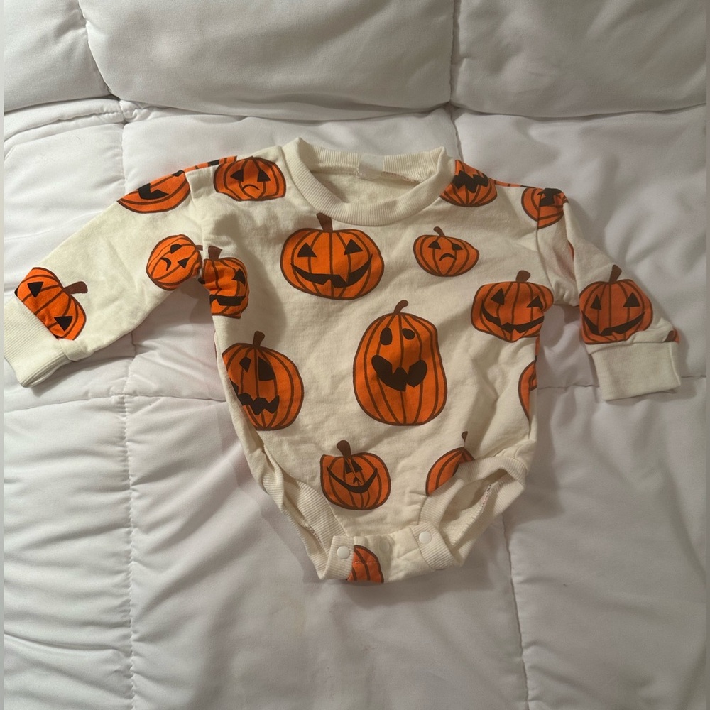 💥 $5 if bundled - Pumpkin 0 - 3 month long sleeve Sweatshirt onesie